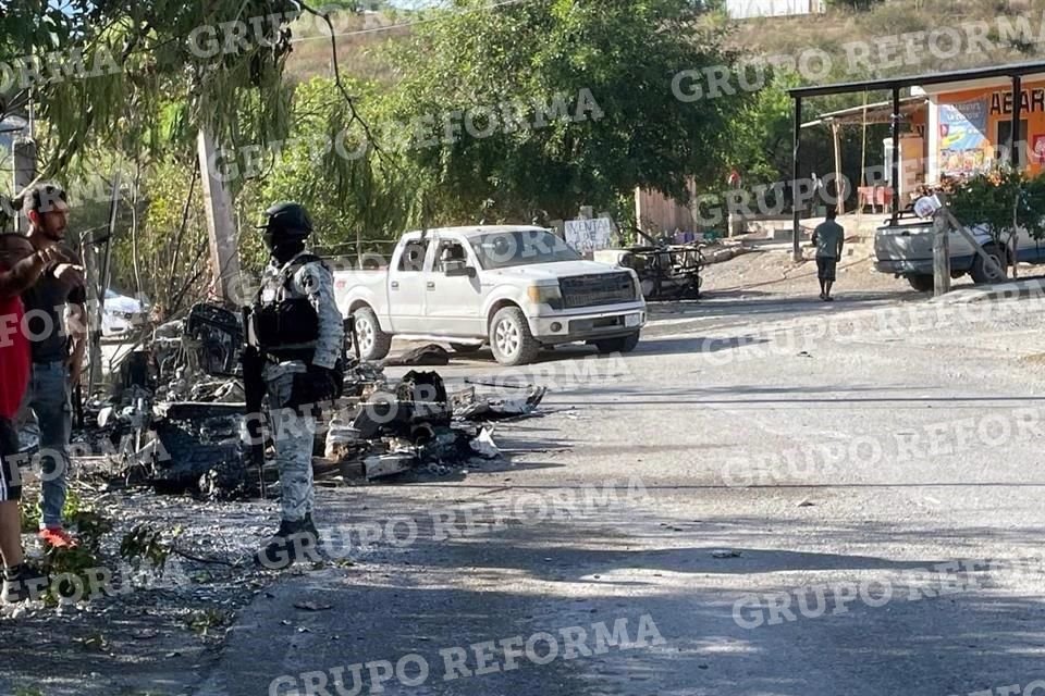 Cuando elementos de la Guardia Nacional, de Fuerza Civil y de la Policía Ministerial llegaron a Rayones ya habían pasado 12 horas del enfrentamiento en integrantes de cárteles, afirmaron vecinos.