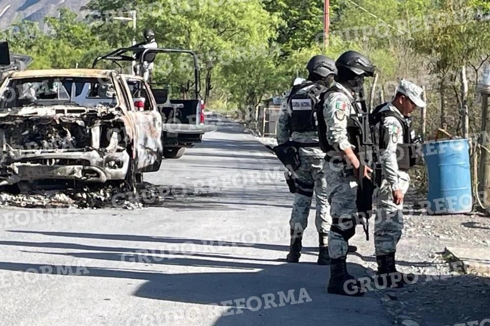 Fuentes policiales mencionaron que el tiroteo se dio entre grupos del Cártel del Noreste y Cartel Jalisco Nueva Generación, que se disputan el municipio ante la ausencia de autoridades.
