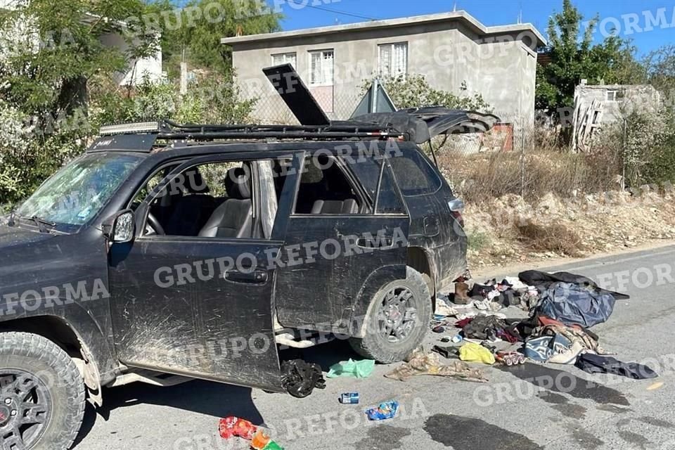 Seis vehículos, tres de ellos quemados, quedaron tras la refriega, y según versiones hubo cinco muertos, pero los propios criminales se llevaron los cuerpos y las autoridad sólo hallaron manchas de sangre. 