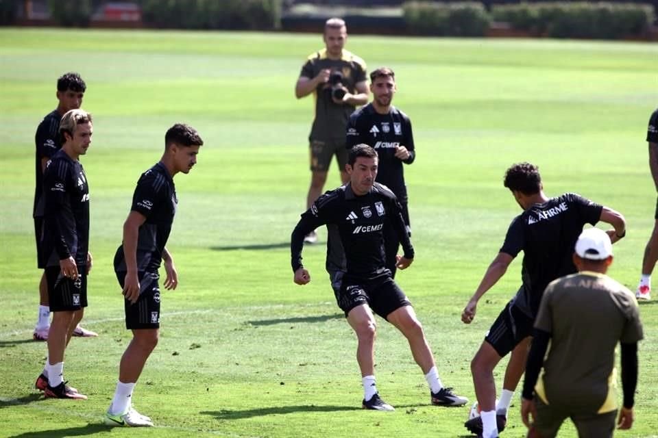 Guido Pizarro definirá mañana si cuenta o no con los brasileños Carioca y Joaquim.
