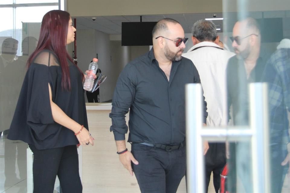 Integrantes de Los Alegres del Barranco, su promotor y la representante de su empresa, asistieron a su audiencia ante juez en Puente Grande.
