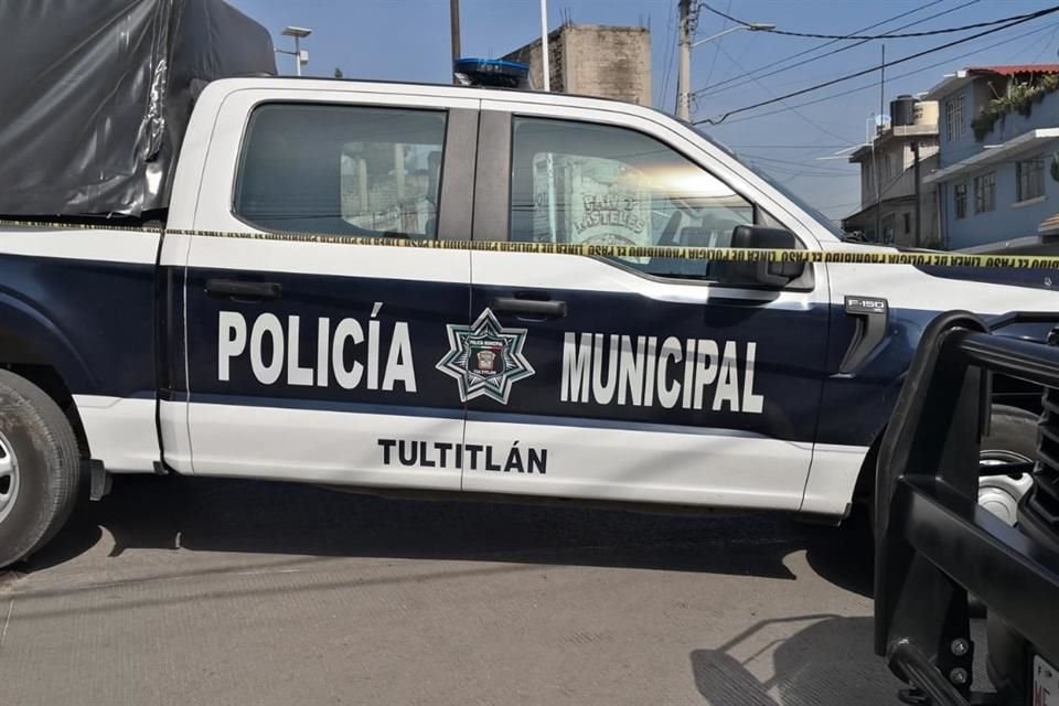 Elementos municipales, estatales y federales resguardaron el sitio durante los peritajes y el levantamiento de los cadáveres.