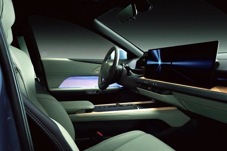 Cuenta con pantalla digital de 12.3 pulgadas y sistema de sonido Mark Levinson.