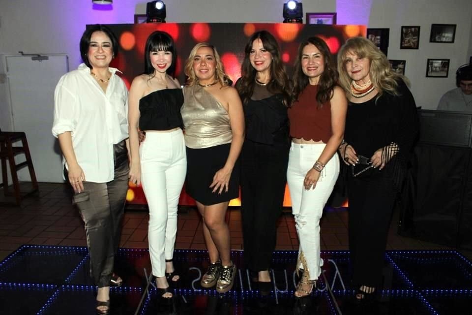 Laura Olanes, Cecilia Sepúlveda, Érika Meinecke, Karla Aguilar, Marizza Viera y Vicky Tovar