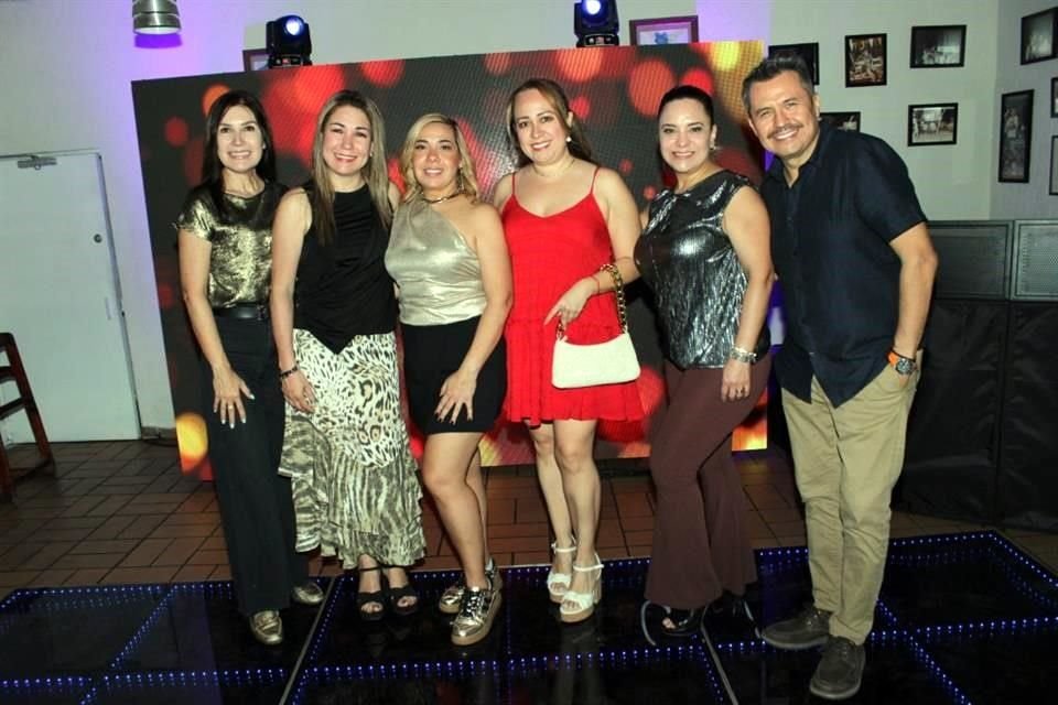Gaby Olea, Cecilia González, Sonia Herrera, Érika Meinecke, Karen Ochoa, Fabiola Helgueros y Manuel Helgueros