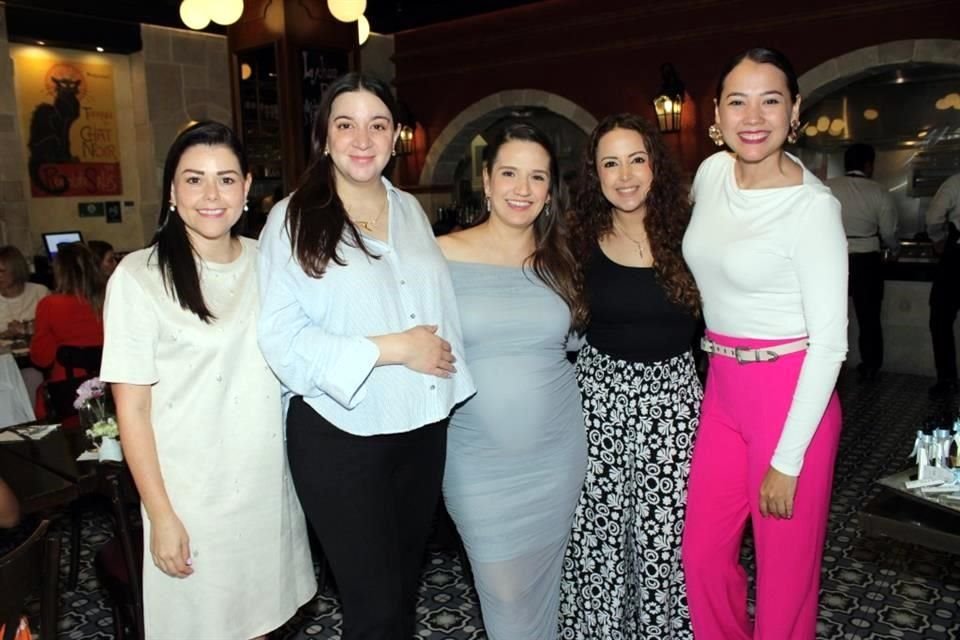 Gladys Santos, Ana Lucía Rodríguez, Lucía Padilla, Carla Proal y Ely Reyes