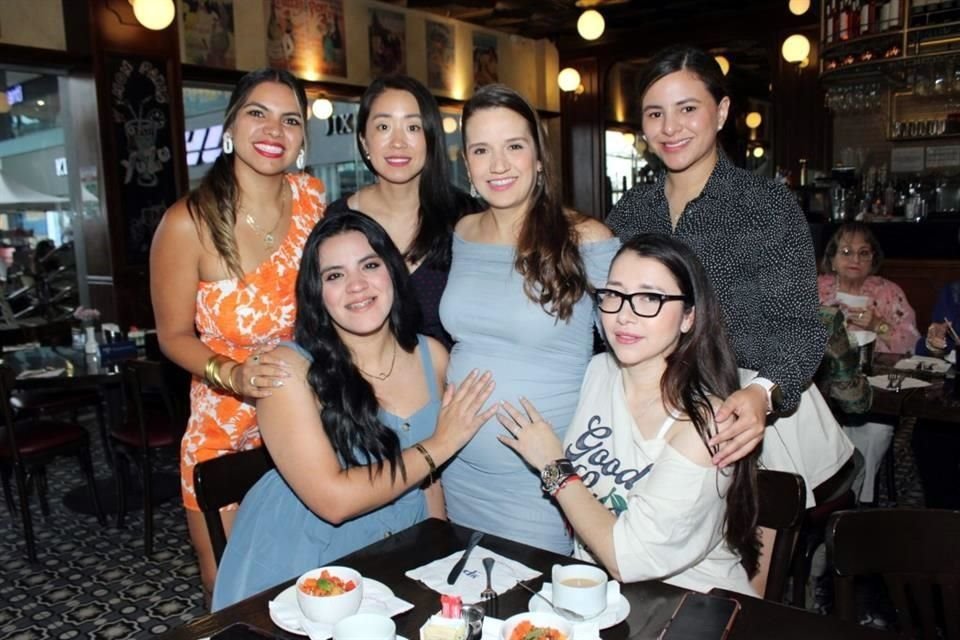 Adriana Cepeda, Joo Young Lee, Lucía Padilla, Danya Ramos, Linda Chacón G., y Astrid Delgado