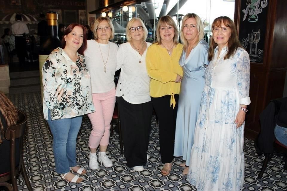 Marcela Quintanilla Gutiérrez, Martha Gil Quintanilla, Irma Gil Quintanilla, Susana Quintanilla, Margarita Villarreal Quintanilla y Elsa Lucía de Stefano de Quintanilla