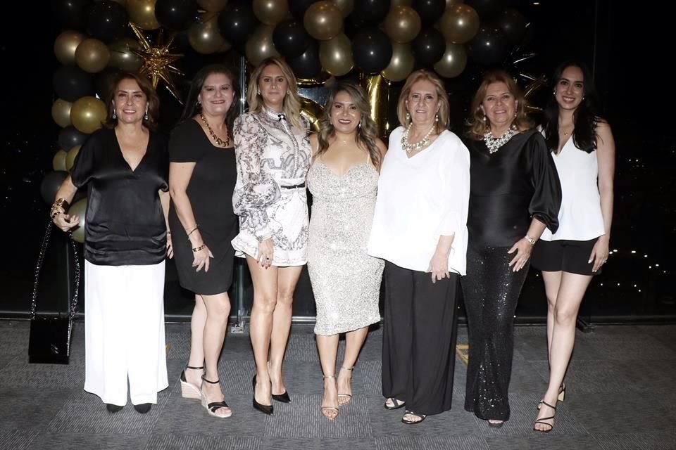 Angélica Arredondo de OFarril, Sandra Arredondo de Canales, Flor Torres de De Llano, Blanca Mireles de Torres, Florina Arrendando de Torres, Norma Arredondo de Gallardo y Mariana Martínez de Gallardo