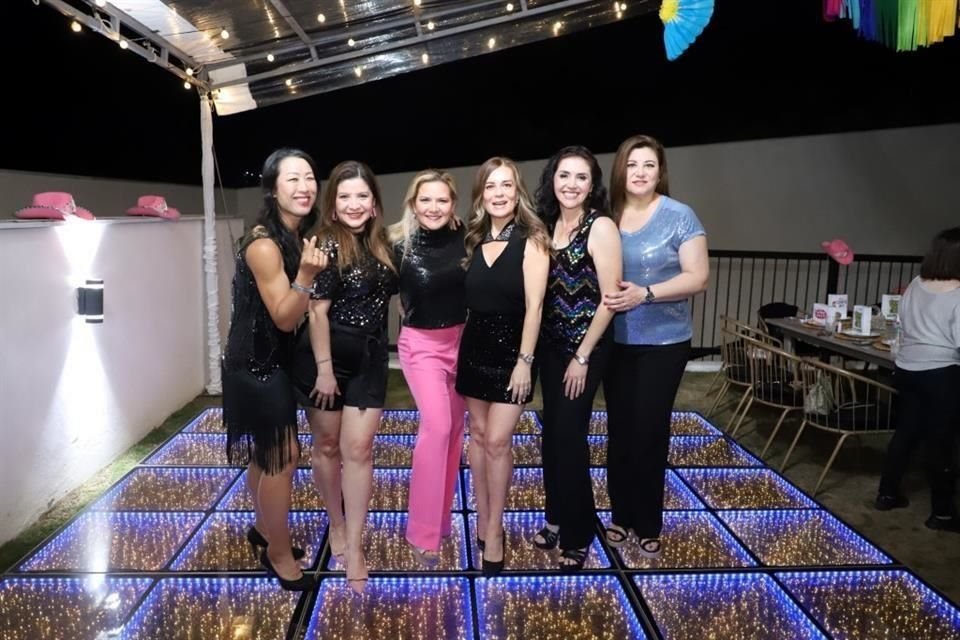 Mónica Nam, Martha Gaona, Claudia Medina, Dinorah Cano, Ángela Peñuelas y Silvia Ramos