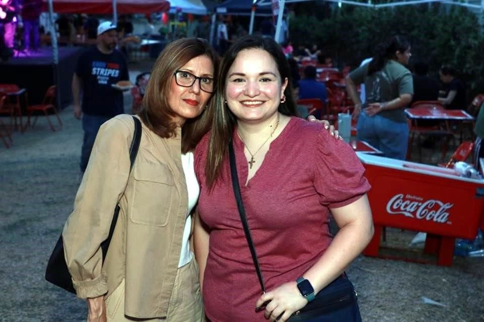 Emilia Santana y Blanca Torres