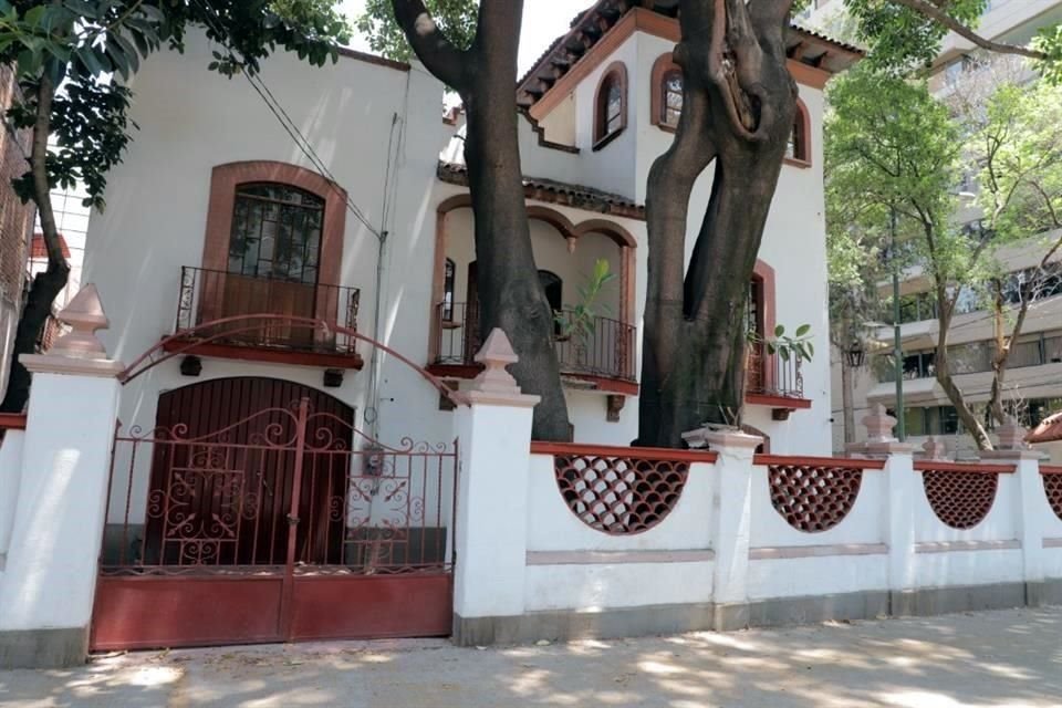 La casa ubicada en la Colonia Nochebuena fue habitada por la madre del poeta Octavio Paz, Josefina Lozano de Paz.