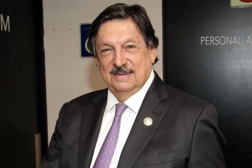 El dirigente del sindicato minero, Napoleón Gómez Urrutia, nuevamente fue instruido a compensar a trabajadores.