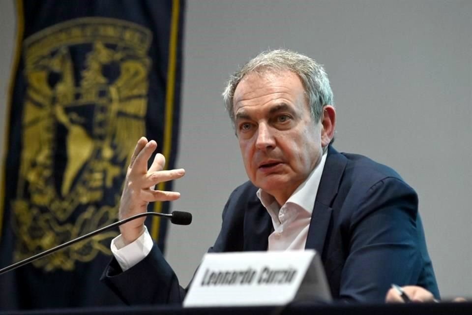 El ex presidente español José Luis Rodríguez Zapatero impartió una conferencia en la UNAM.