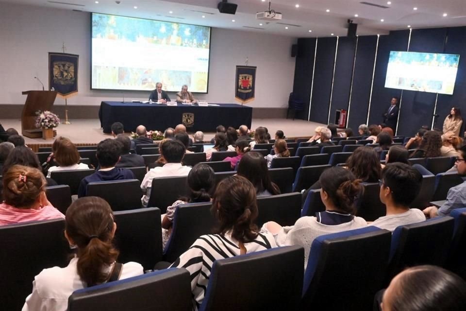 En la Facultad de Ciencias Políticas de la UNAM, el ex Mandatario español resaltó los índices de aprobación de la Presidenta Sheinbaum.