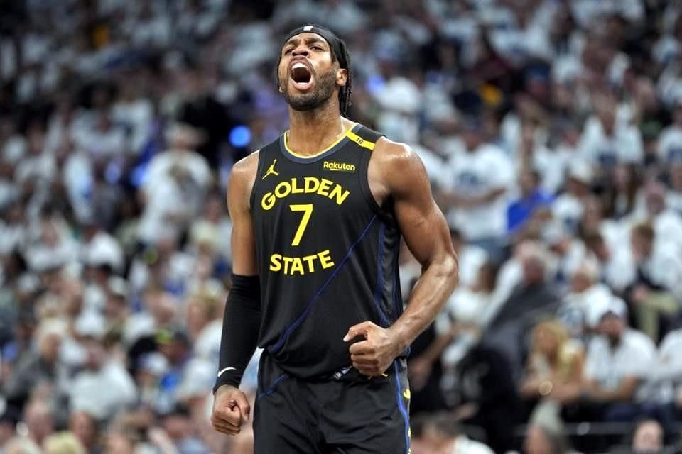 Buddy Hield destacó desde la línea de tres puntos para los Warriors.