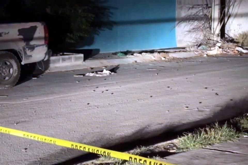 Los hechos se reportaron alrededor de las 21:30 horas cuando vecinos hicieron el llamado a las autoridades tras escuchar las detonaciones.
