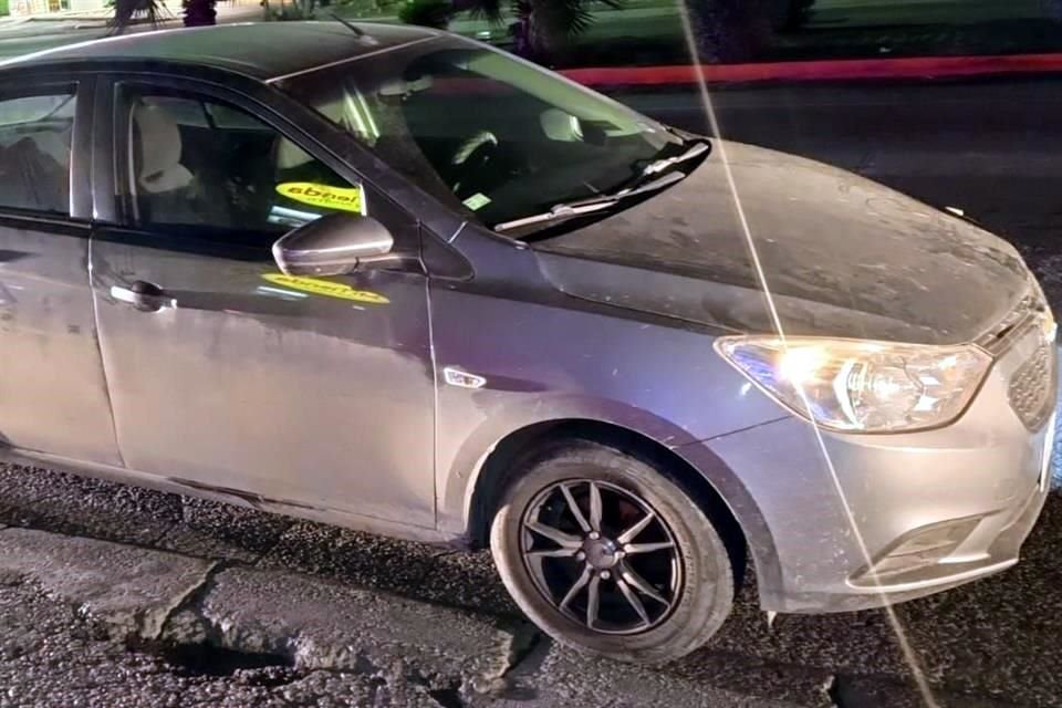Las cámaras inteligentes captaron la matrícula del auto, por lo que se inició la movilización policiaca para la detención de ambos jóvenes.