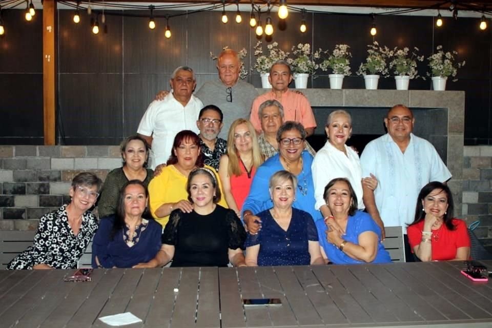 Los integrantes del grupo 'Amigos del Roble' se reunieron para convivir y recordar viejos tiempos.