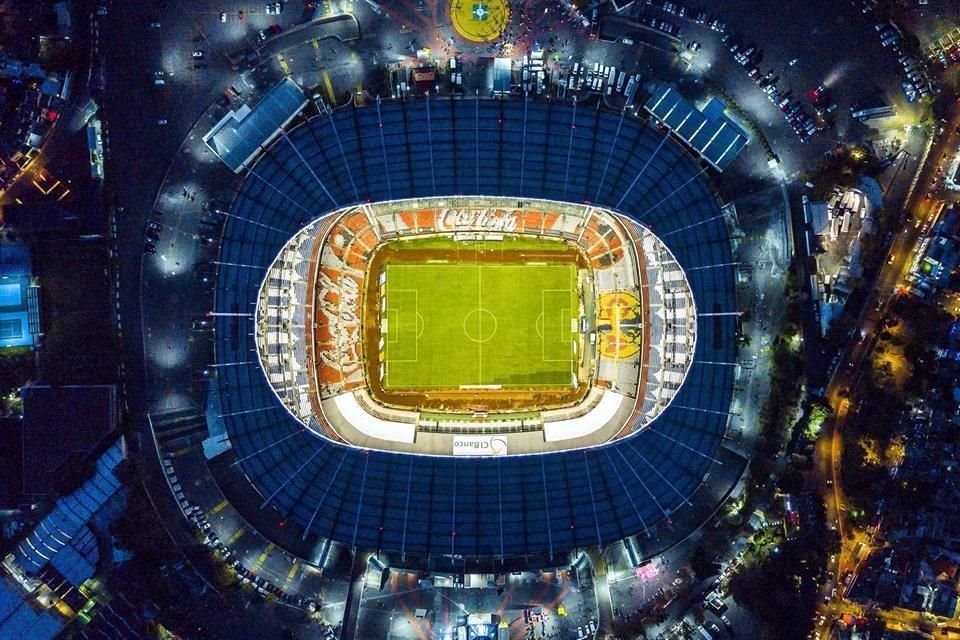 Al Azteca le queda menos de un año de remodelación.