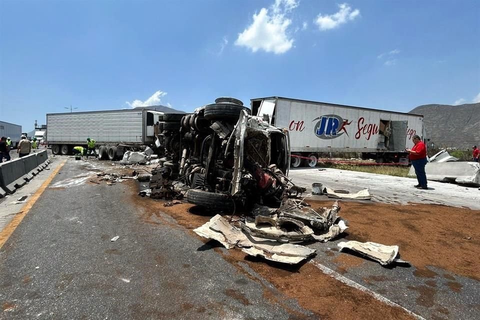 El accidente fue reportado a la altura de la caseta de cobro de la Autopista Monterrey-Saltillo.
