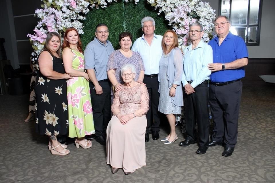 Irasema Yáñez, Anabel Yáñez, Armando Yáñez, Minerva Yáñez, LA FESTEJADA, Guillermo Yáñez, Lupina Yáñez, Rodolfo Yáñez y Félix Yáñez