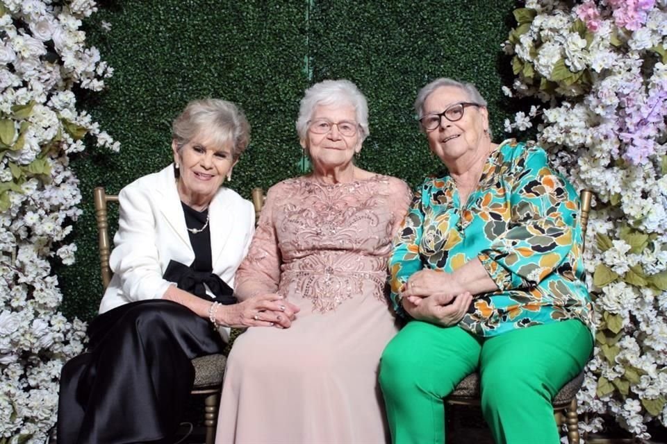 Maricelda Robles, Minerva Robles y Juanita Robles