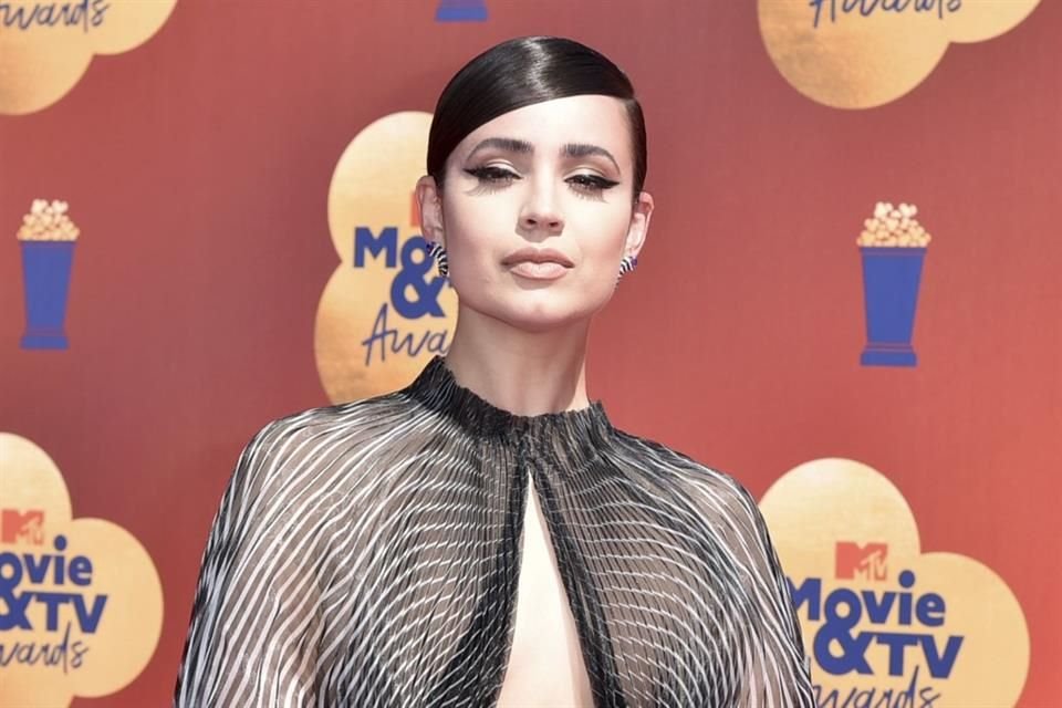 La estrella de 'Purple Hearts' y 'Carry-On' tomará el escenario del Kia Forum en Los Ángeles, sede del evento, que ahora se transforma en un show en vivo.