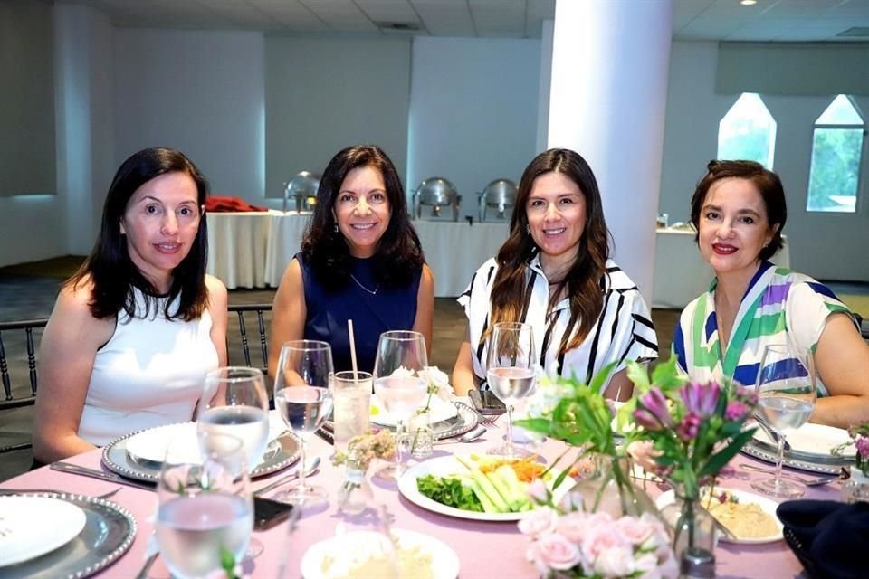 Yenny Leal de Cavazos, Gilda Ortega de Velázquez, Kenya Montemayor de Bracamontes y Lucía Cebrián de Fernández