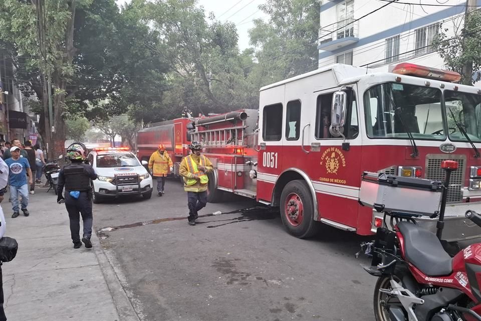 Luego de la explosión, el incendio fue controlado por los bomberos.