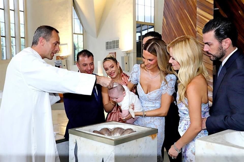 Momentos de la ceremonia religiosa