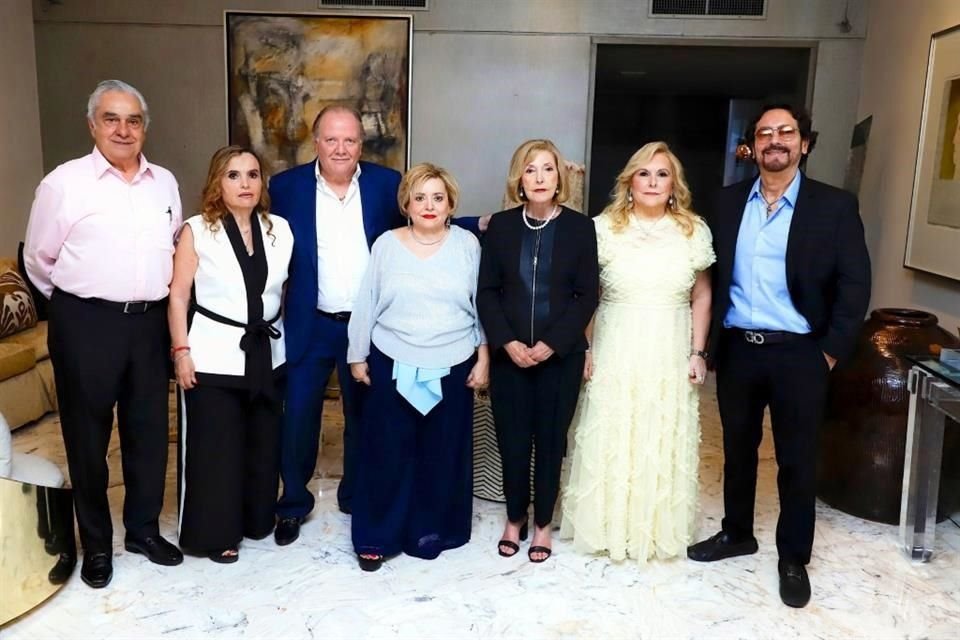 Armando Ramón, Verónica Villarreal Escamilla, Sharon Back, María Luisa Villarreal de Ramón, Anabella Villarreal de Hoyos, Miriam Villarreal de Back y Alberto Villarreal Escamilla