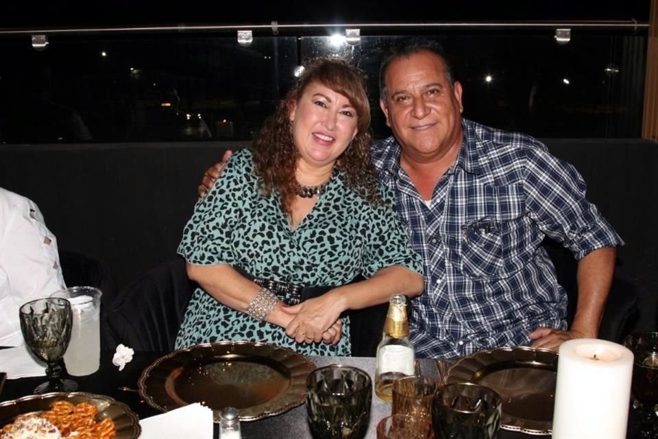 Rosa María Dávila de Camacho y Benito Camacho