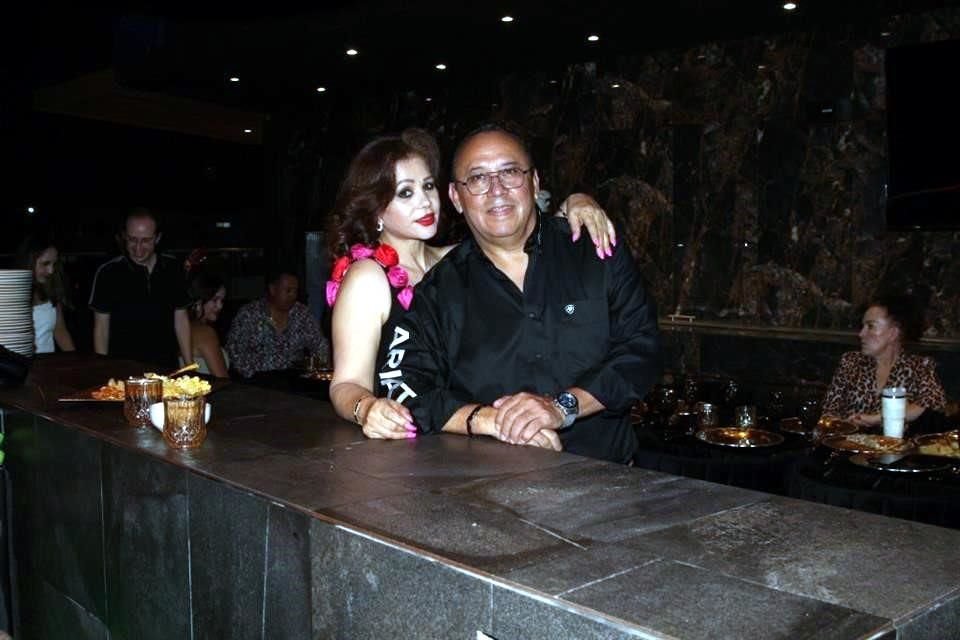 Ana Bertha Silva de Hernández  y Arturo Hernández Olivas