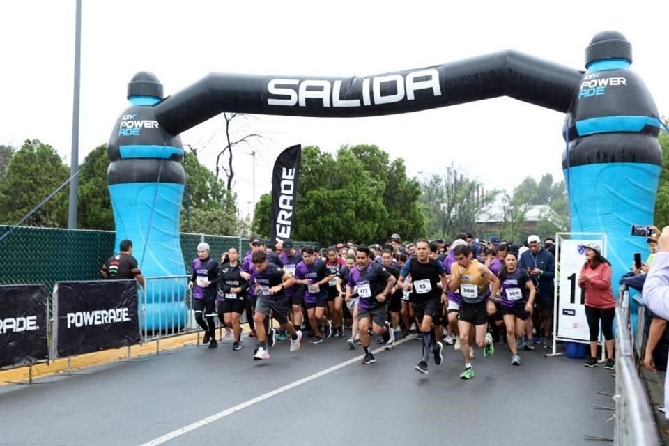 Cientos de vecinos se reunieron en el Parque Niños Héroes para participar en las carreras.