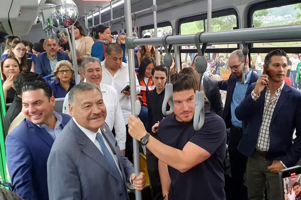 El Gobernador anunció una ruta de 20 camiones para que operen como Transmetro al sur de Monterrey.