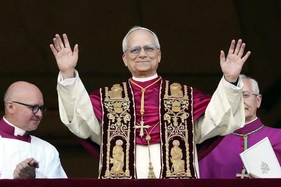 El Cardenal Robert Francis Prevost fue anunciado como el nuevo Papa.
