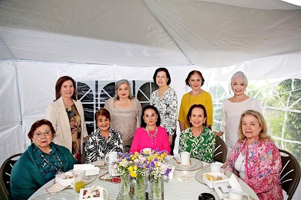 Carmen de Martínez, Judith Fernández, Ángeles de Chapa, Diamantina González, Margarita de Chavira, Irma de Garza, Rosa Rodríguez, Patricia de Guajardo, Bibi de Zambrano y Lucrecia de Montemayor