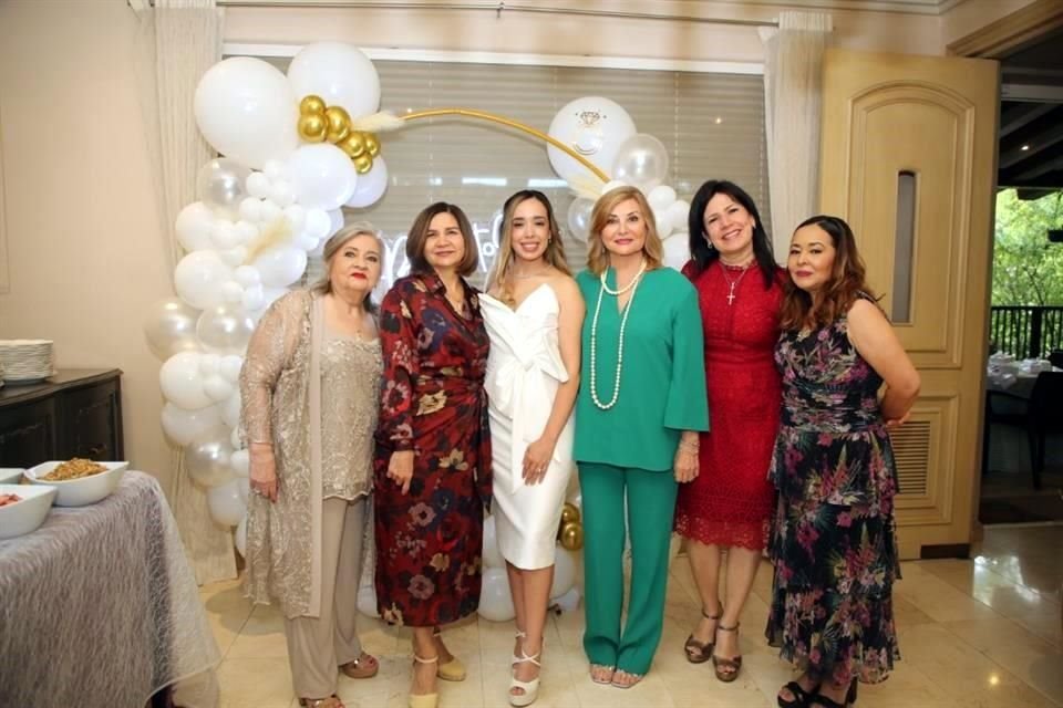 Judith Fernández Torres, Adriana Fernández de Escamilla, Andrea Villarreal Zuloaga, Maru Fernández de Yturria, Diana Villarreal de Fernández y Judith Zuloaga Fernández