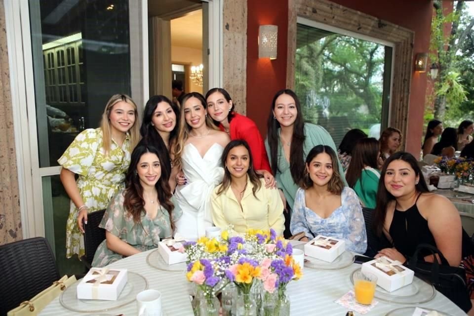 Andrea con algunas invitadas.