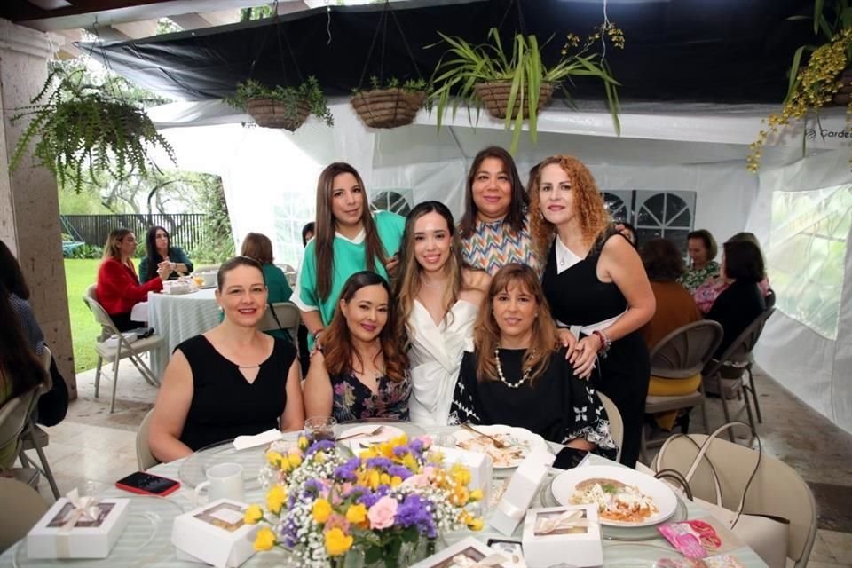 Ana Lucía Martínez, Karla Castro, Ana Luisa Villarreal, Anita Gold, Judith Zuloaga, Andrea Villarreal Zuloaga y Marina Zuloaga Chávez