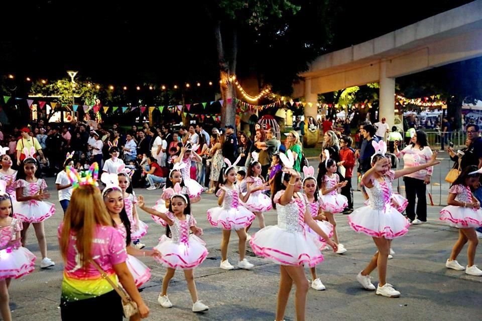 Cientos de personas disfrutaron el Desfile de Pascua que regresa a las Calzadas del Valle y San Pedro, después de seis años.