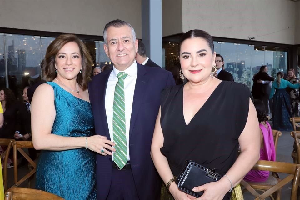 Analicia Lozano, Rodrigo Hidalgo y Magaly Lozano