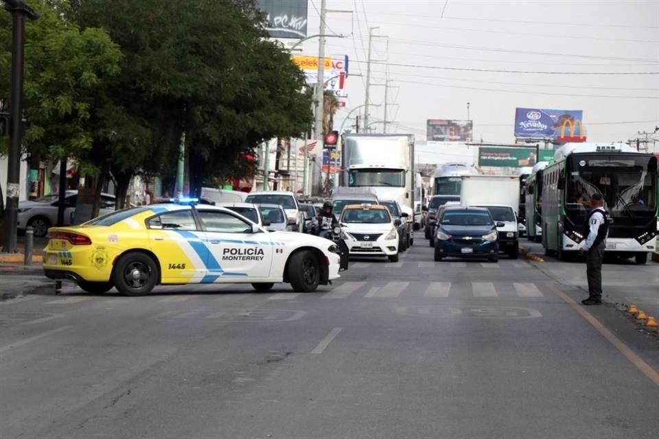La vialidad de la Avenida Lincoln, al norte poniente de Monterrey, fue cerrada durante el operativo.