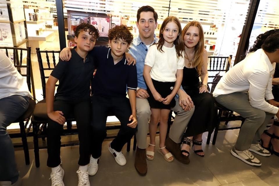 Manuel Madero, Mauricio Gutiérrez, Mauricio Gutiérrez, Marielle Gutiérrez y Brenda Reed de Gutiérrez