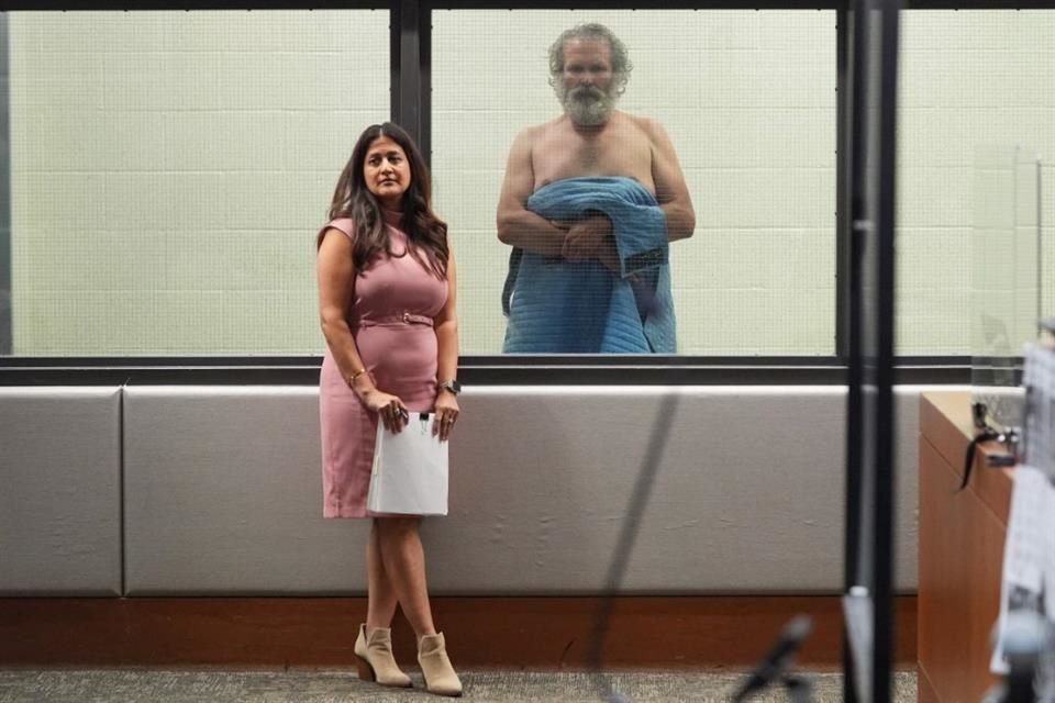 Está acusado de acosar repetidamente a Aniston enviándole mensajes no deseados de correo de voz, correo electrónico y redes sociales desde 2023.