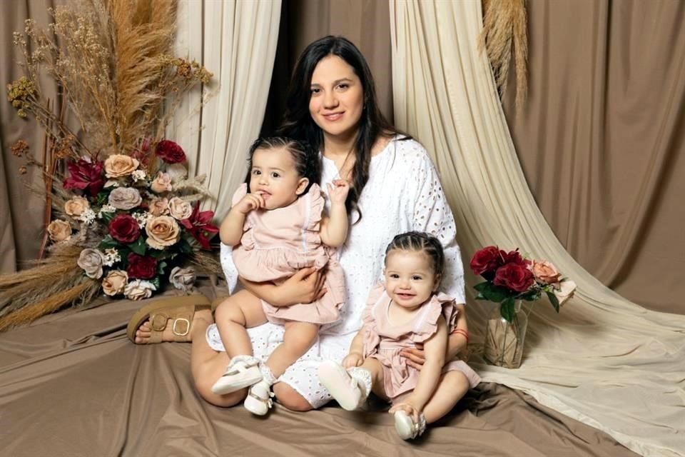 Ana Ponce con Isabella y Sofía Alvarado Ponce Foto: Vimedia