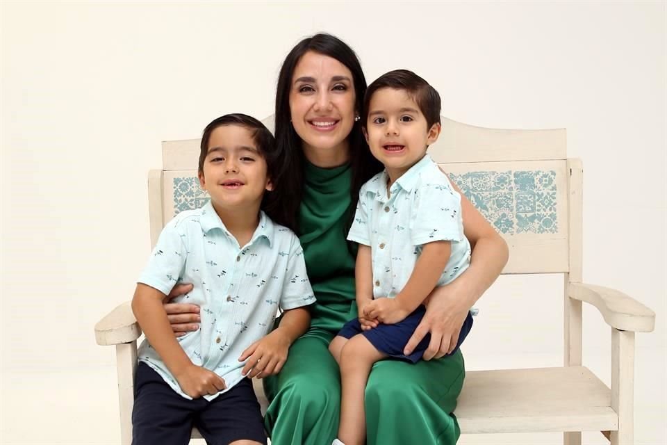 Luis Eduardo Crocker Domínguez, Dania Domínguez y Diego Crocker Domínguez
