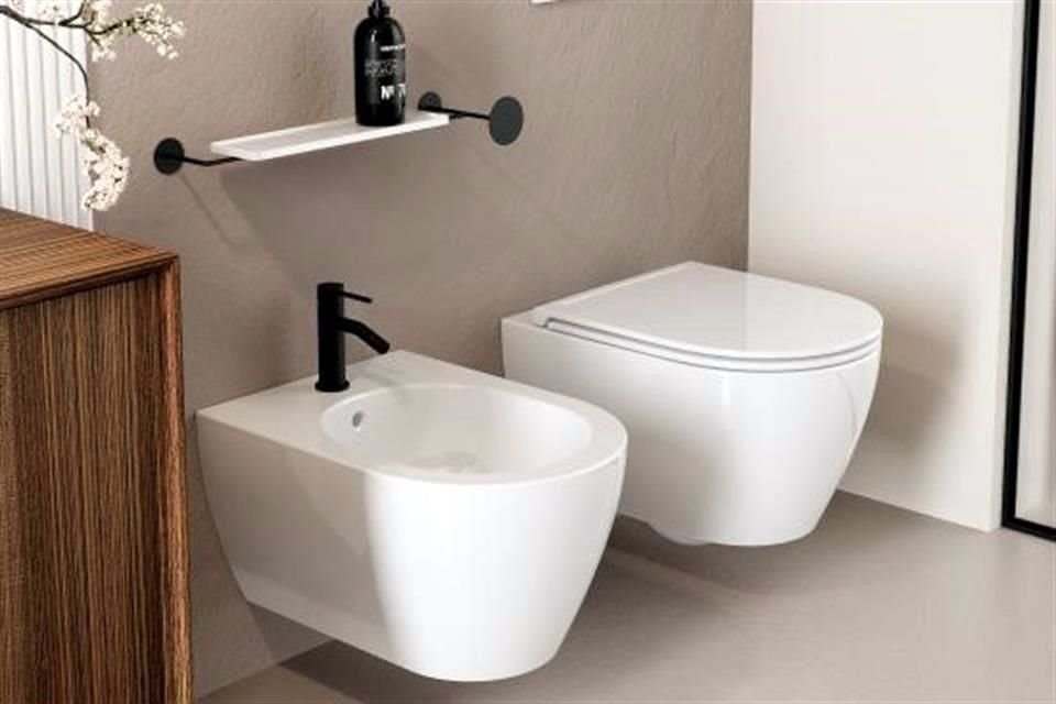 Los inodoros cuentan con exterior mate e interior brillante.