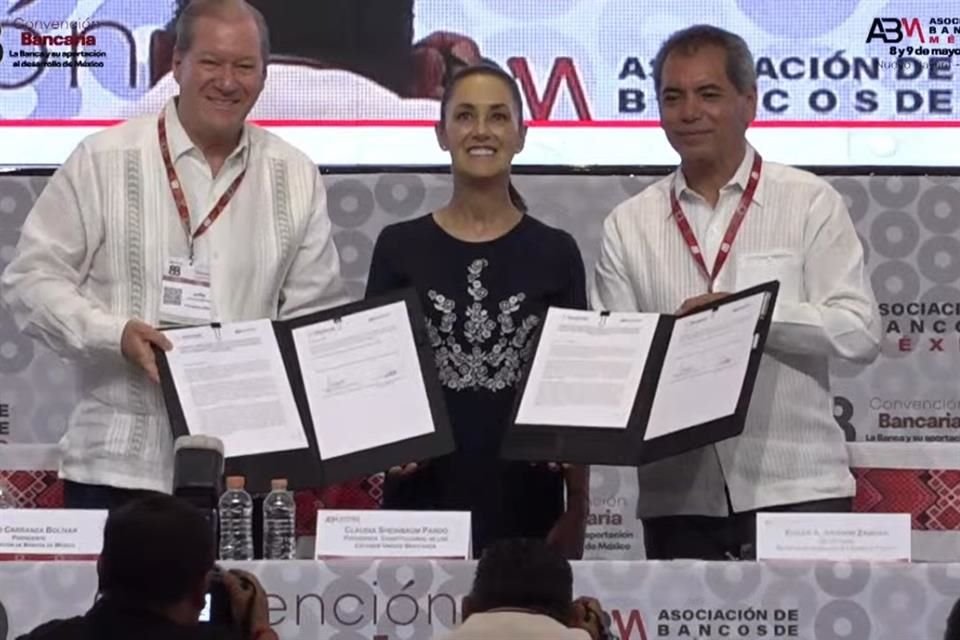 En Convención Bancaria, Sheinbaum dijo que uno de los principales objetivos del sector debe ser incrementar acceso al crédito de mexicanos.